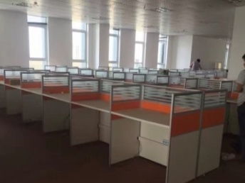 200余工位桌低價轉(zhuǎn)讓，僅需120元，助力武漢企業(yè)降本增效